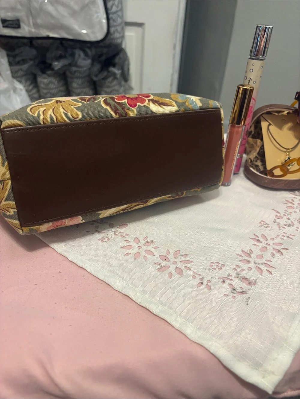 Sisters by Longaberger bag/Charm, Sunnies, lippy, Jewelry,Perfume & headband - Picture 7 of 16